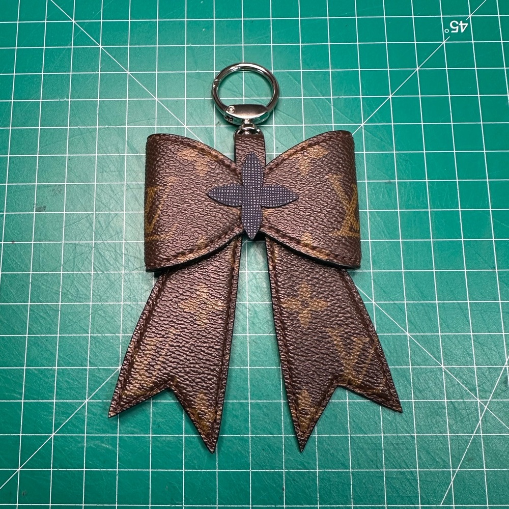New design Leather Bow Bag Charm or Key Chain Accessory - Picture 12 of 14